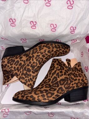 SO Leopard Print Angelfish Memory Foam Ankle Boots Womens Size 9